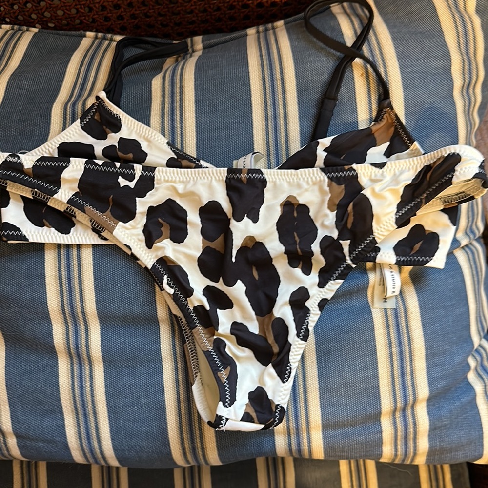 Solid and Striped Bikini Leopard - Picture 3 of 3